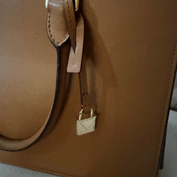 Michael Kors handbag, camel, leather, comes w/shoulder strap, 13”wide, 9.5”deep - Picture 11 of 11